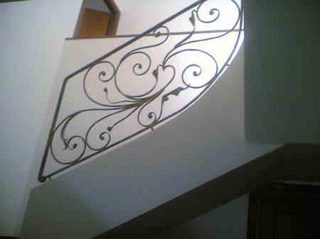 staircase2.jpg (11561 byte)