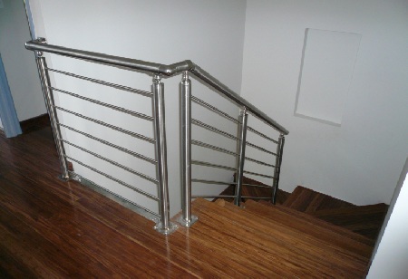 stairs_hj.jpg (43876 byte)